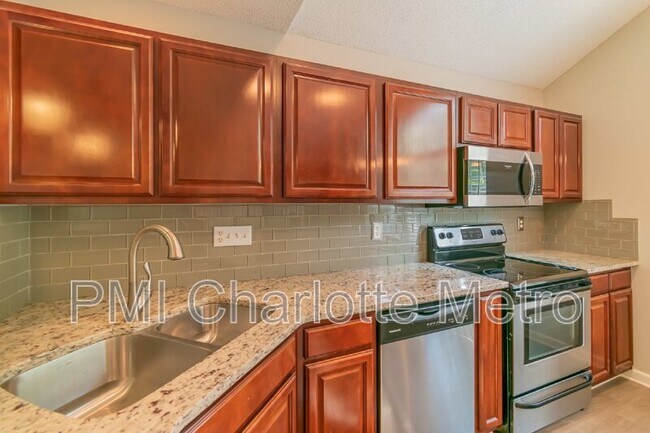 Photo - 8289 Christmas Ct