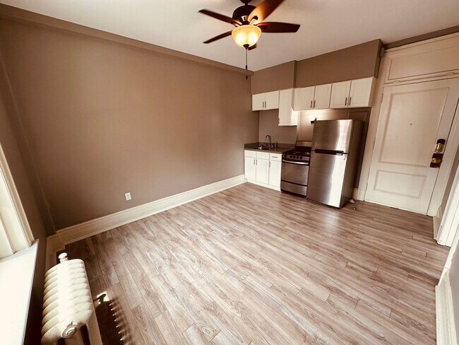 Building Photo - 7 W Philadelphia St Unit 7 W Philadelphia  5B