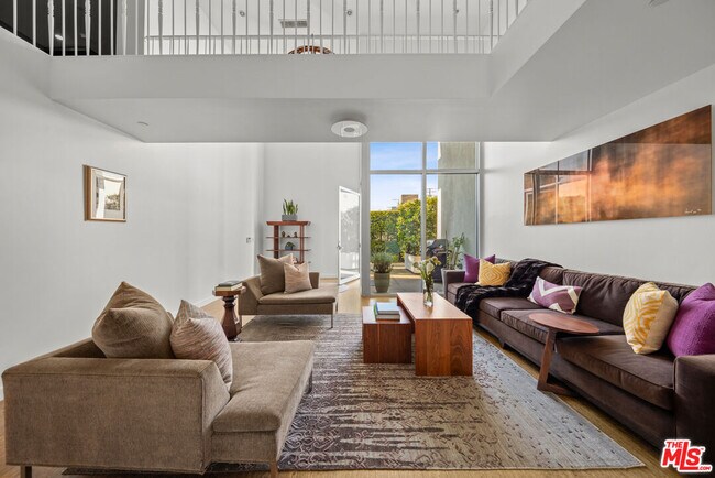 Photo - 7907 Willoughby Ave Unidad 4