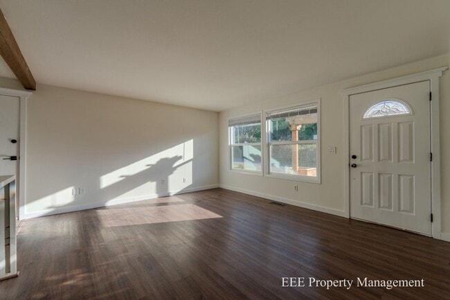 Photo - Cozy Redmond Rambler ready for move in NOW