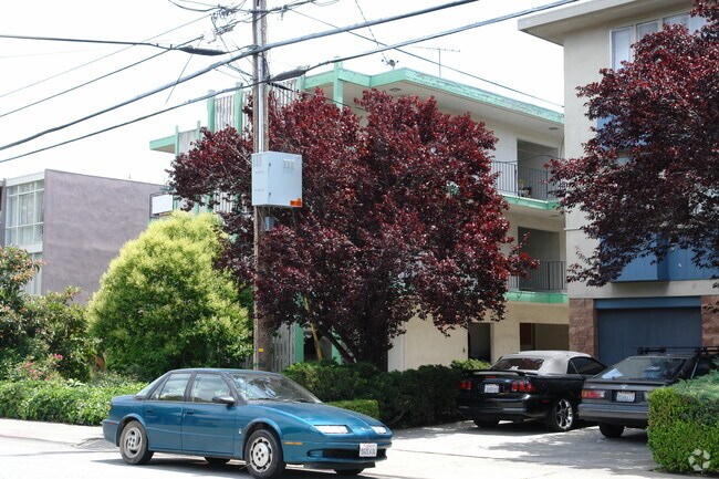 72 E 39th Avenue