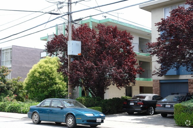 Photo - 72 E 39th Avenue