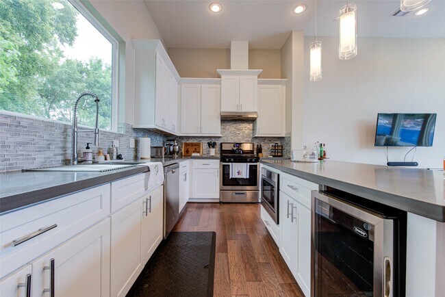 Photo - 6009 Gardendale Dr