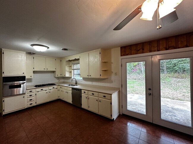 Photo - 2214 Joyner Dr