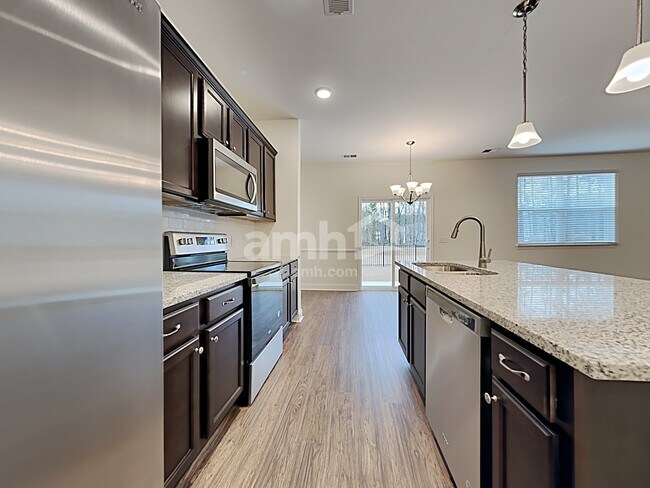 Photo - 617 W Lionel Rd