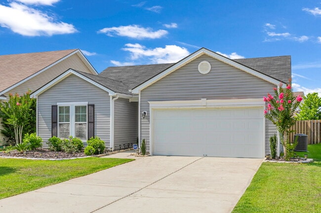 Building Photo - Cozy executive rental in Savannah highlands
