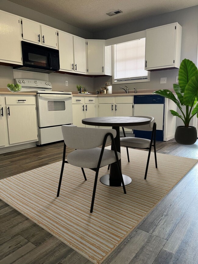 Photo - Beautiful Updated Townhomes in Decatur, AL Unit 2423 #C