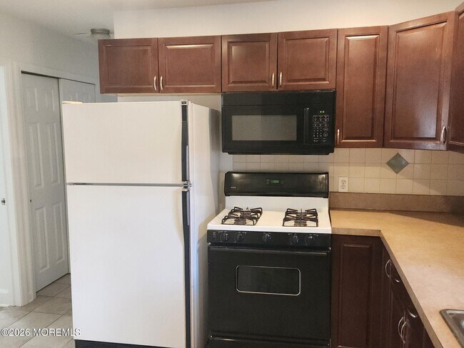175 W Sylvania Ave