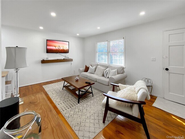 18 Old Riverhead Rd