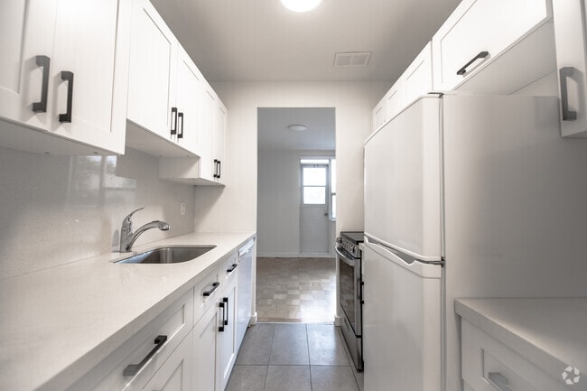 Interior Photo - 1017 Woodbine