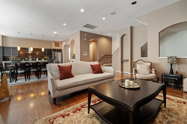 Photo - 3935 Gibson St