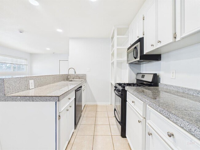 Photo - 304 E 33rd St Unidad 26