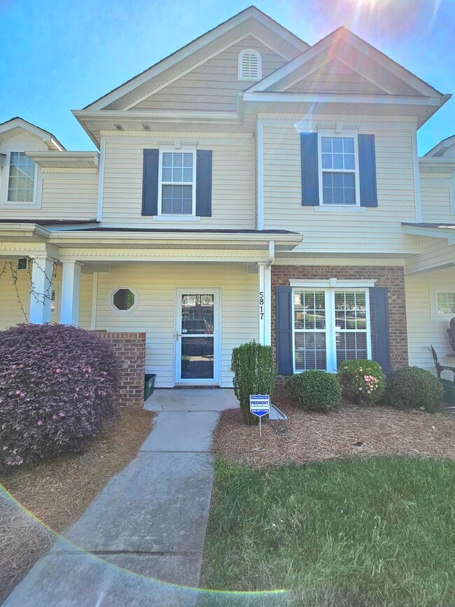 Building Photo - 5817 Fox Point Cir
