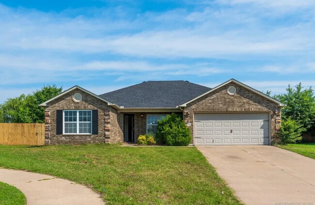 Photo - 2708 W Fredericksburg St