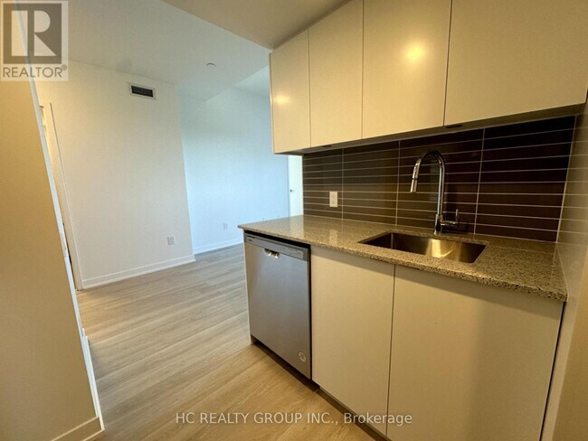 Photo - 500 Wilson Ave Unité 810