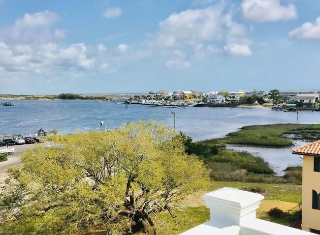 Building Photo - FURNISHED BEACH HOME  WITH UNOBSTRUCTED VI...