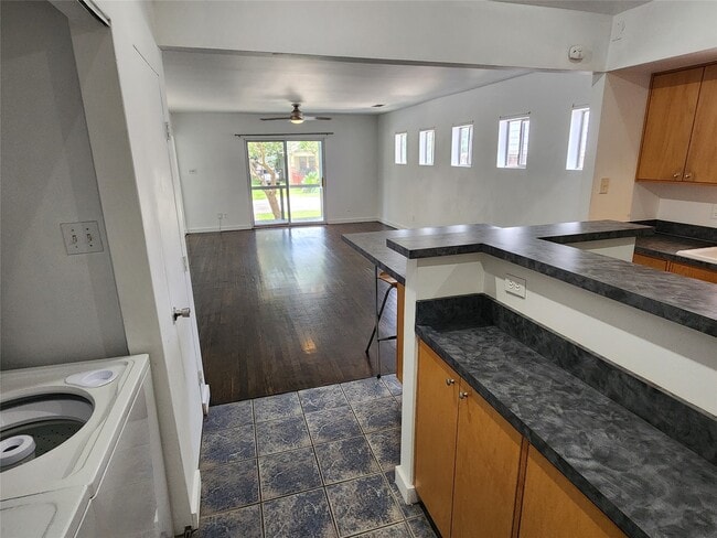 Photo - 617 E 12th 1/2 St