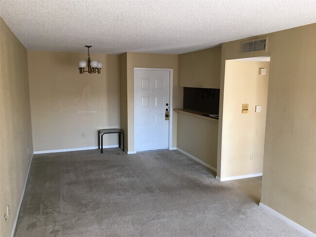 Photo - 2816 S Bartell Dr Unidad B26