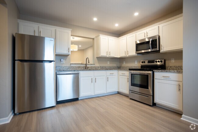 3BR, 2.5BA - 1,360 SF
