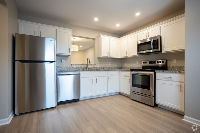 3BR, 2.5BA - 1,360 SF - Fairfield Lakes