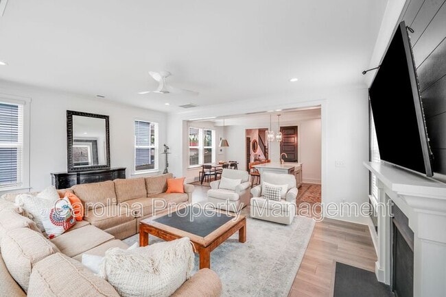 Photo - 1613 N McDowell St