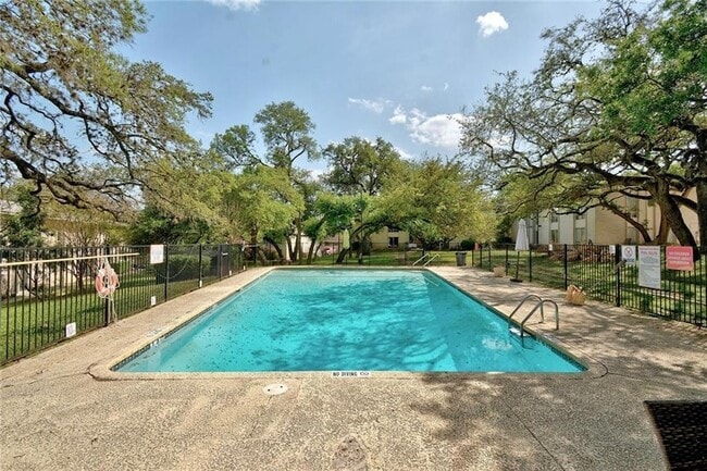 Photo - 5320 Balcones Dr Unidad H