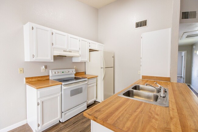 Photo - Beautiful 2 bedroom 2 bathroom with privat...