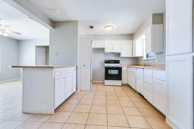 Photo - 1429 Austin St Apartment Unit Austin 1429