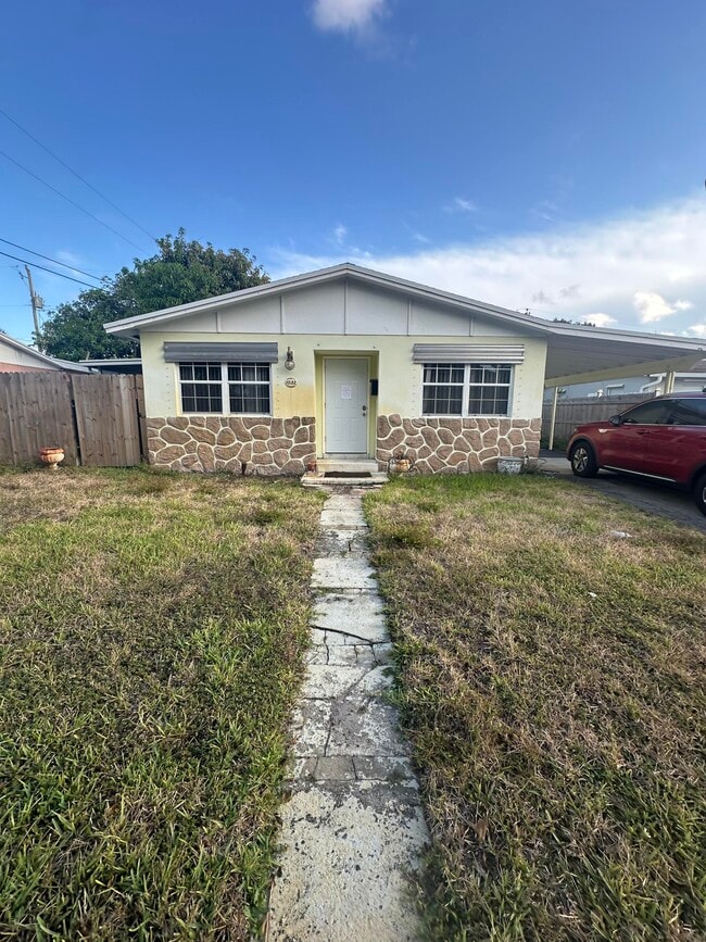 Building Photo - 1032 Park Cir W Rental