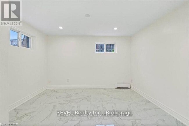 Photo - 462 Carlton St