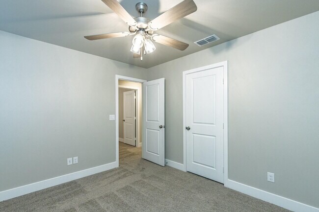Photo - 13605 Avenue R