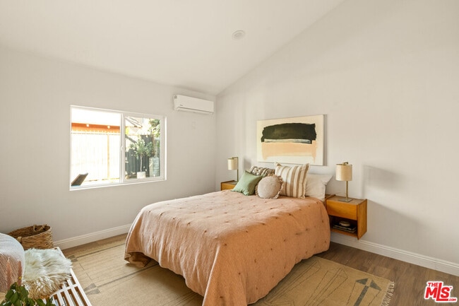 Photo - 1728 W 52nd St