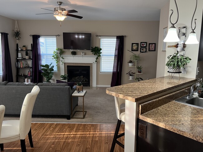 Living Room w/Breakfast Bar - 105 Shire Dr