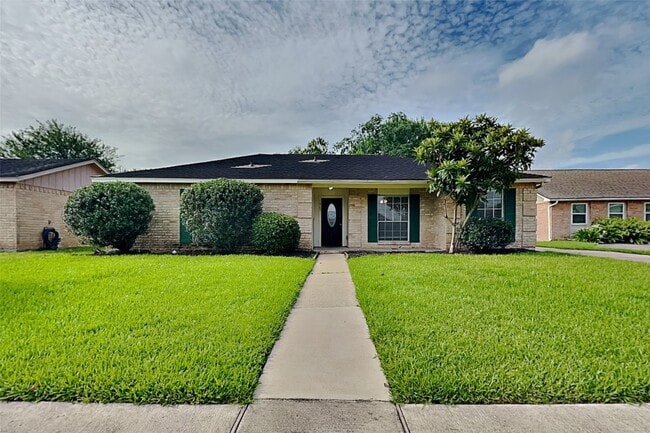 Building Photo - 1927 Hilton Head Dr Rental