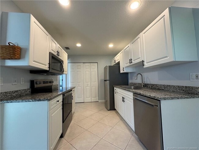 Photo - 4567 SE Murray Cove Cir