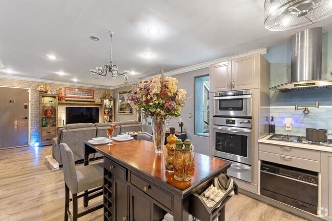 Building Photo - 817 10th St Unit 1C Rental