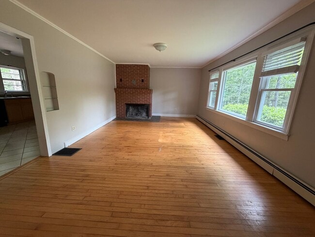 Photo - 3BD/1BA Single Family Home in Westbrook - Available Now
