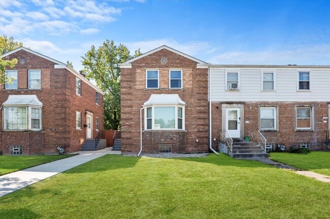 Building Photo - 1380 Wentworth Ave