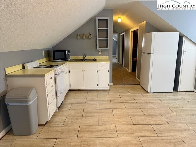 Photo - 146 Old East King St