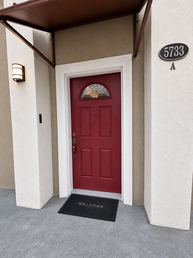Building Photo - 5733 Baldwin Ave Unit #A