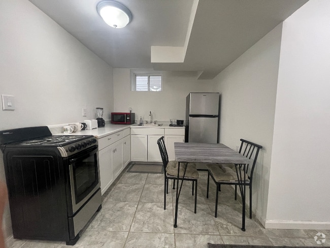 Building Photo - 1014 E 82nd St Rental
