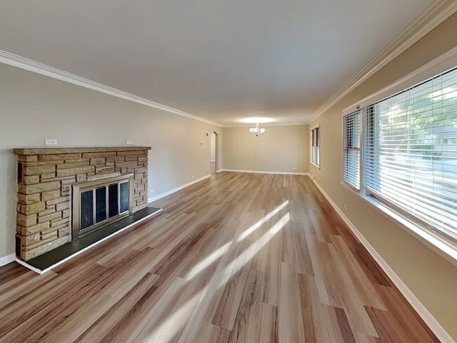 Photo - 10125 Kent St