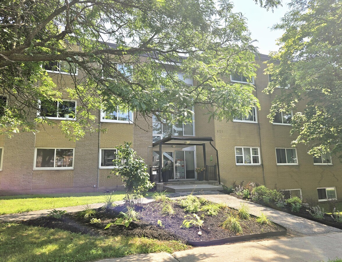 Photo - 621 Cummings Avenue