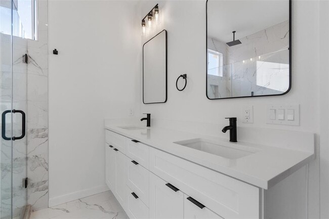 Photo - 533 Hackberry Rd