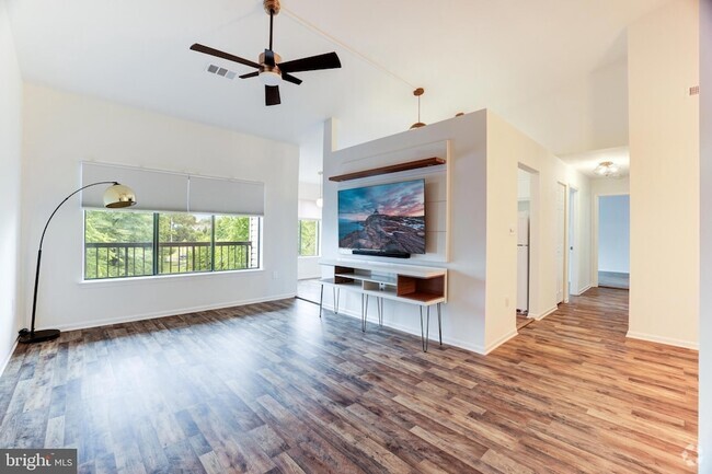 Building Photo - 9569 Coggs Bill Dr Unit 401 Rental