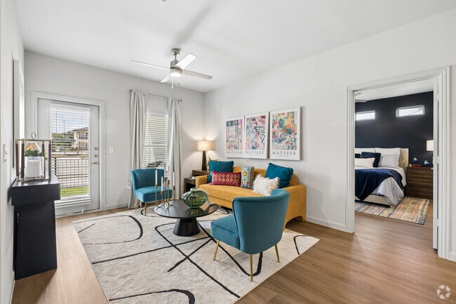 2BR, 2BA - 996SF - Living Room