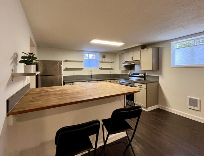 Photo - 4415 SE Hawthorne Blvd