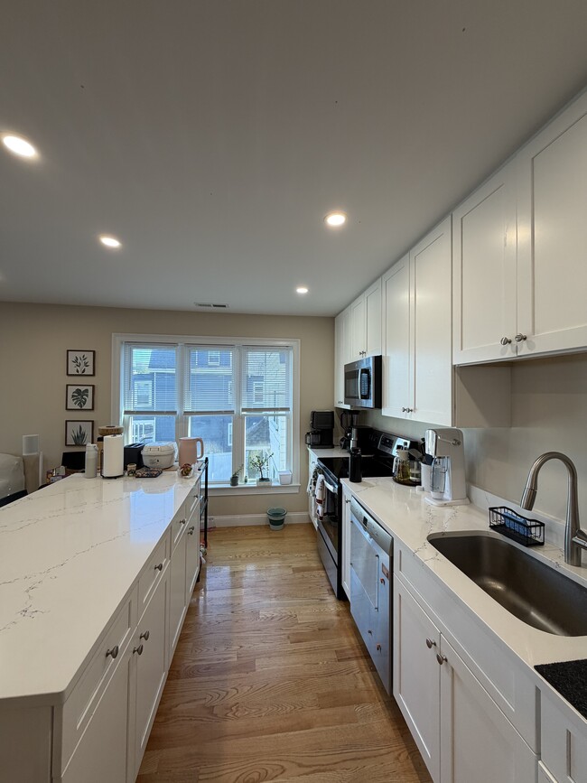 Photo - 64 Waverly St Unit 1