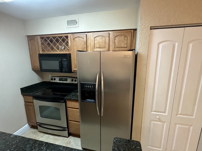 Building Photo - 2851 N Oakland Forest Dr Rental