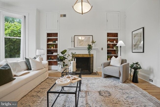 Photo - 136 R St NE